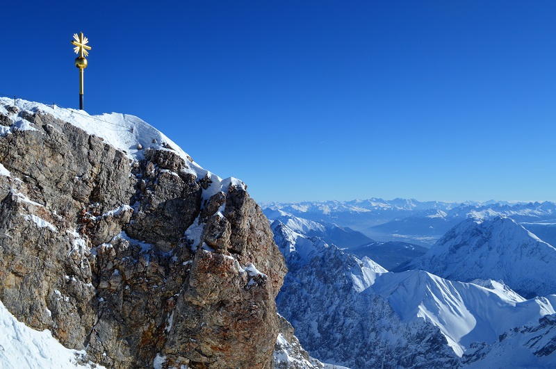 Behar Heinemann 9 Gipfelkreuz auf der Zugspitze Die Zugspitze ist mit 2.962 m der höchster Berg Deutschlands