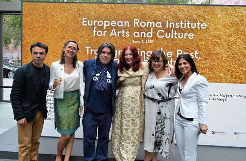 v.l.n.r: Hamze Bytyci, Anna Mirga, Damain Le Bas, Delaine Le Bas, Ethel Brooks, Behar Heinemann