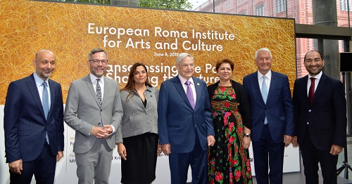 v.l.n.r:  Valeriu Nicolae, Michael Roth, Timea Junghaus, George Soros, Nicoleta Bitu, Thorbjorn Jagland, Zeljko Jovanovic
