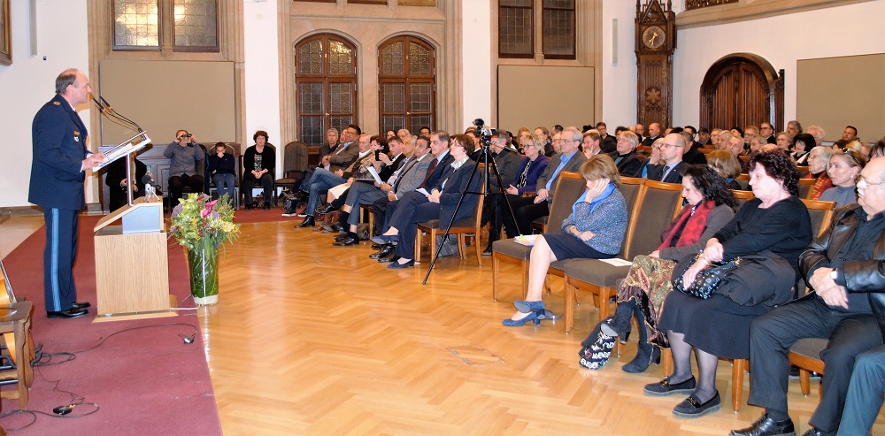 Gedenkveranstaltung zum Gedenken an die aus München deportierten Sinti und Roma, Grußwort durch Polizeipräsident Hubertus Andrä